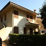Flat For 6 Guests With Private Garden *