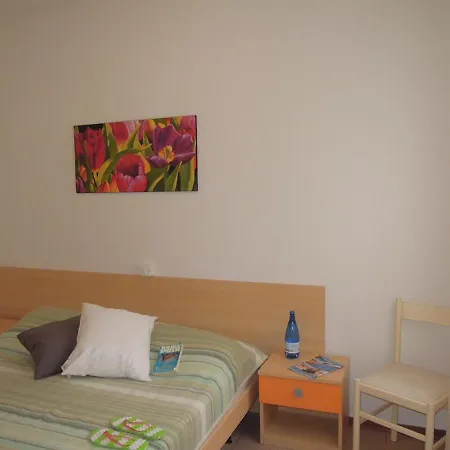 Flat For 6 Guests With Private Garden Апартаменты Бибионе