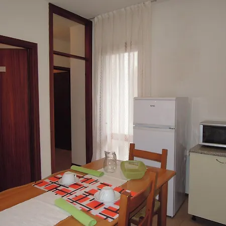 Lägenhet Flat For 6 Guests With Private Garden *