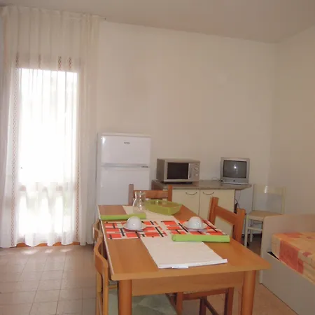 Flat For 6 Guests With Private Garden Bibione
