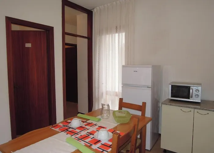 Flat For 6 Guests With Private Garden Appartement