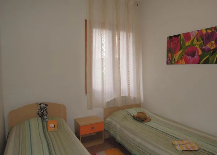 Appartement Flat For 6 Guests With Private Garden Bibione