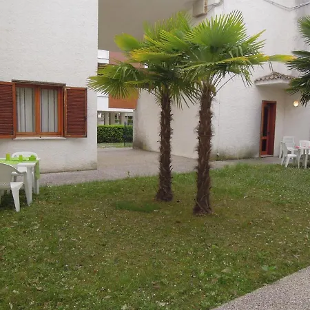 Flat For 6 Guests With Private Garden *
