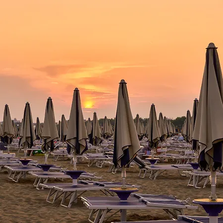 Appartamento Flat For 6 Guests With Private Garden Bibione